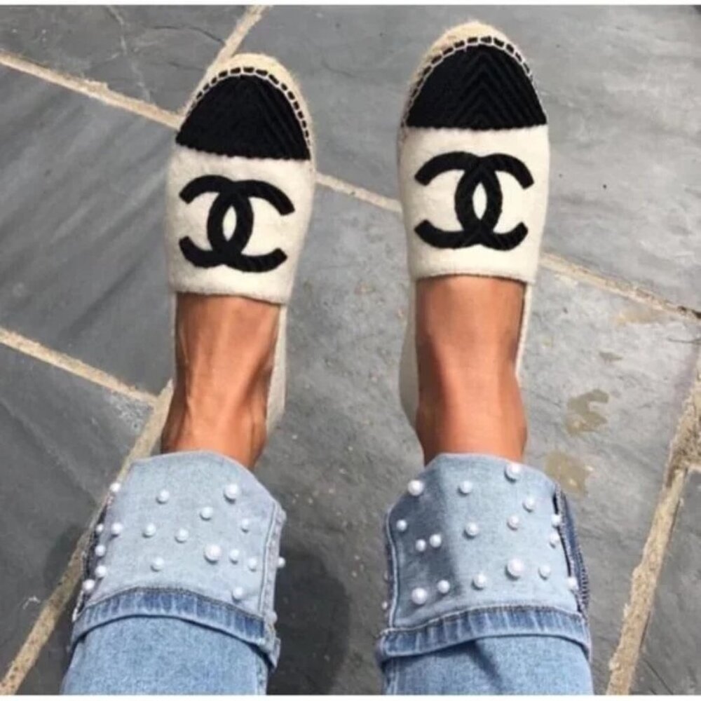 CHANEL Tweed Boucle Grosgrain CC Classic Logo White Black Espadrilles 37